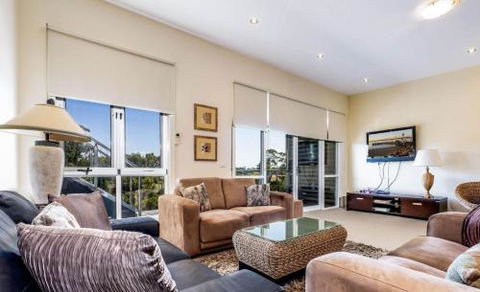 COASTAL SOUL VILLA At BROADBEACH - Accommodation QLD 5