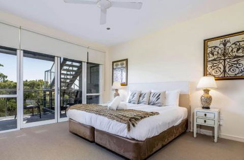 COASTAL SOUL VILLA At BROADBEACH - Accommodation QLD 6
