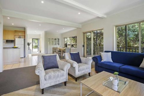 APOLLO BAY HOLIDAY HOUSE Walk To Beach + Wifi - Accommodation QLD 4
