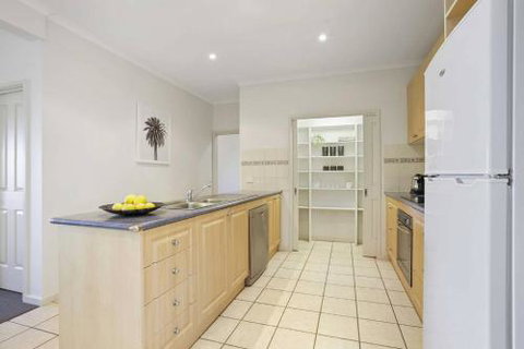 APOLLO BAY HOLIDAY HOUSE Walk To Beach + Wifi - Accommodation QLD 3