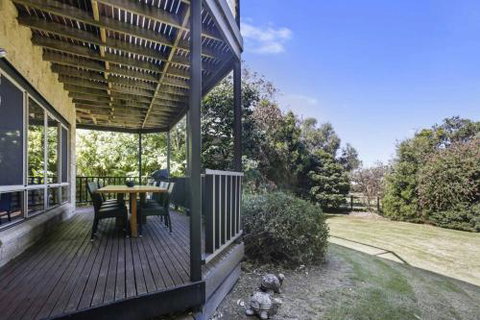 APOLLO BAY HOLIDAY HOUSE Walk To Beach + Wifi - Accommodation QLD 0