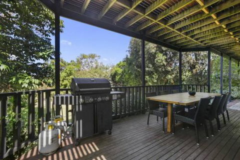 APOLLO BAY HOLIDAY HOUSE Walk To Beach + Wifi - Accommodation QLD 6