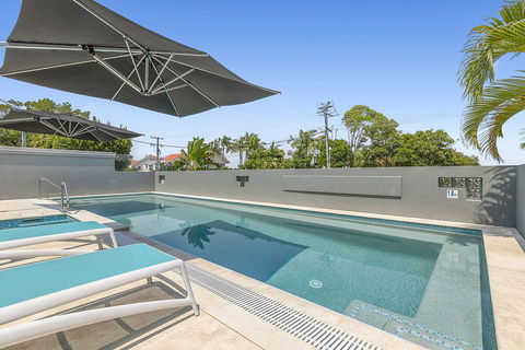 Impressive Views Of Noosa Unit 8 Taralla 16 Edgar Bennett Avenue Noosa Heads - Accommodation QLD 6