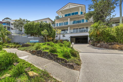 Impressive Views Of Noosa Unit 8 Taralla 16 Edgar Bennett Avenue Noosa Heads - Accommodation QLD 0