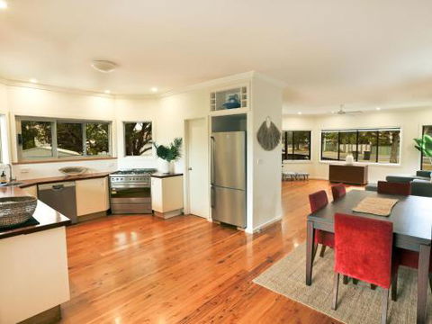 River Breeze 60 Wooli Street Yamba. Linen Unlimited Wi Fi Just Listed. - Accommodation QLD 0