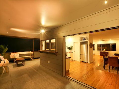 River Breeze 60 Wooli Street Yamba. Linen Unlimited Wi Fi Just Listed. - Accommodation QLD 6