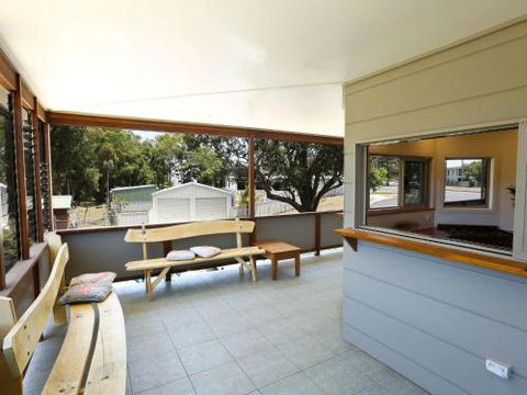 River Breeze 60 Wooli Street Yamba. Linen Unlimited Wi Fi Just Listed. - Accommodation QLD 4