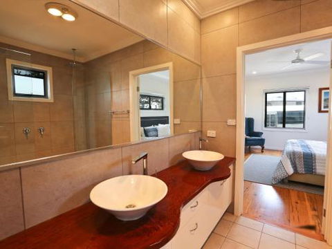 River Breeze 60 Wooli Street Yamba. Linen Unlimited Wi Fi Just Listed. - Accommodation QLD 2