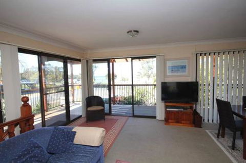 Lakehouse On Oxley - Accommodation QLD 4