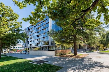 Accommodate Canberra Midnight Apartments - Accommodation QLD 1