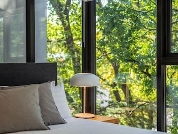 Accommodate Canberra Midnight Apartments - Accommodation QLD 5
