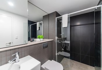 Accommodate Canberra Midnight Apartments - Accommodation QLD 6