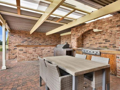 Wine Country Homestead Estate - Accommodation QLD 1