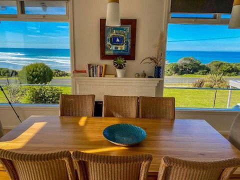 MAVI BEACH HOUSE Beachfront Wifi Views - Accommodation QLD 3