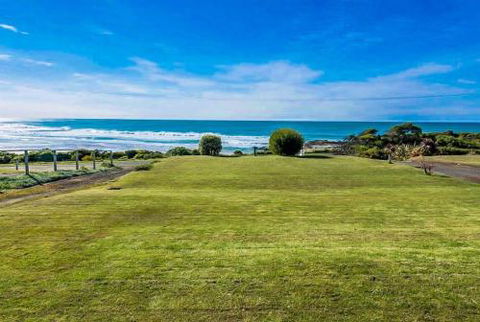 MAVI BEACH HOUSE Beachfront Wifi Views - Accommodation QLD 4