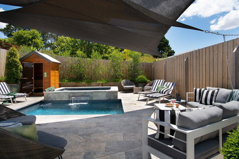 Florence - Accommodation QLD 2