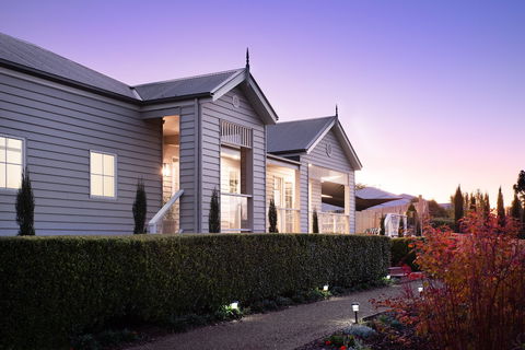 Florence - Accommodation QLD 0