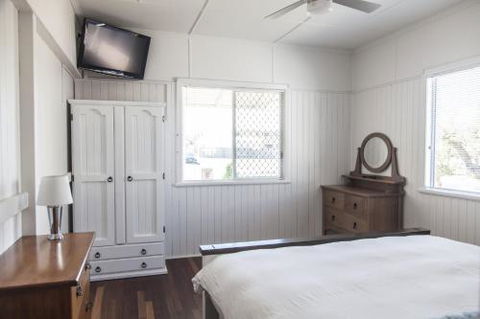 Urangan Harbour Cottage - Accommodation QLD 1