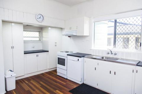 Urangan Harbour Cottage - Accommodation QLD 6