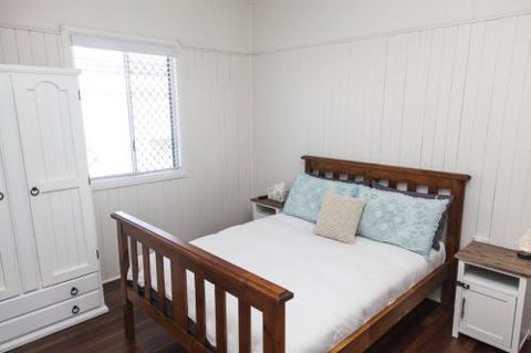 Urangan Harbour Cottage - Accommodation QLD 2