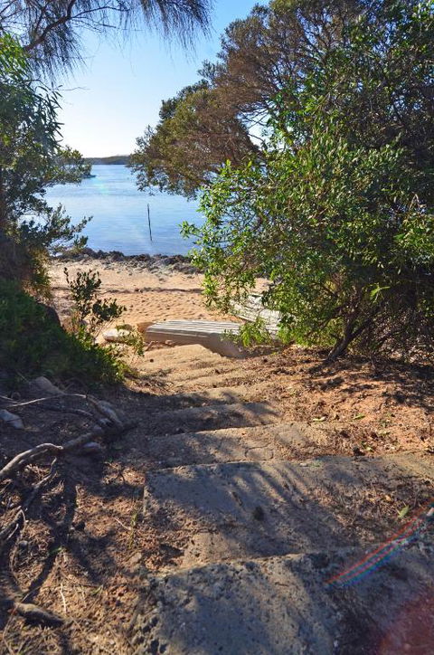 CDC 625 Beach House Incl.rear 2BR Studio - Accommodation QLD 5