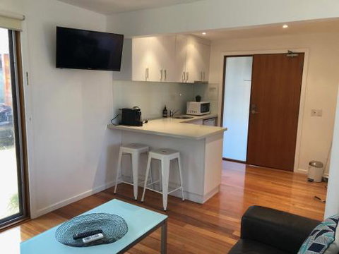 Carinya Coastal Cottage - Accommodation QLD 2