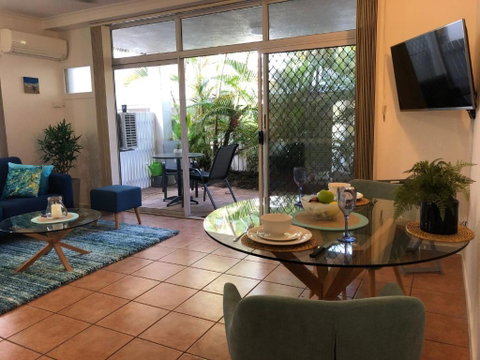 Crystal Palms - Accommodation QLD 6