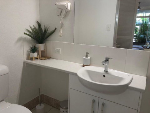 Crystal Palms - Accommodation QLD 2