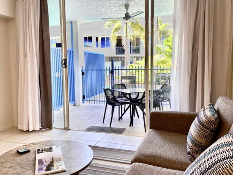 Lagoons Swim Out 2 Bedroom - Accommodation QLD 2