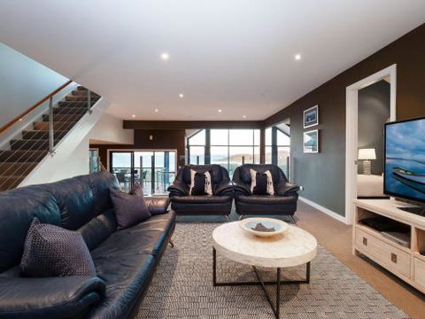 Venabu On Garuwa 20 Garuwa Street Spectacular House With Fabulous Views - Accommodation QLD 3