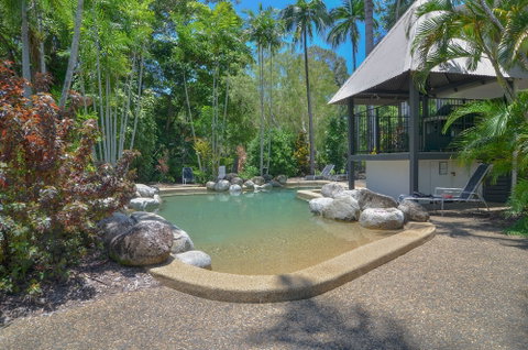 Seascape Holidays â€“ 3 Reef Terraces On St Crispins - Accommodation QLD 4