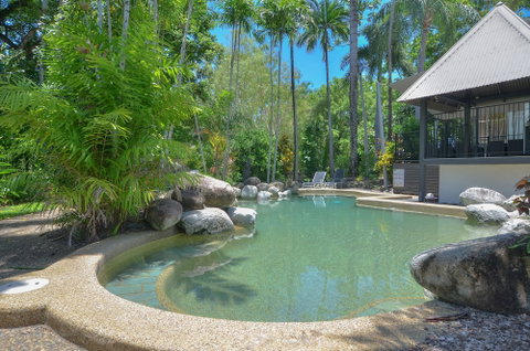 Seascape Holidays â€“ 3 Reef Terraces On St Crispins - Accommodation QLD 2