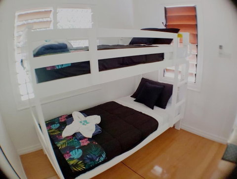 Great Northern Beach House - Accommodation QLD 1