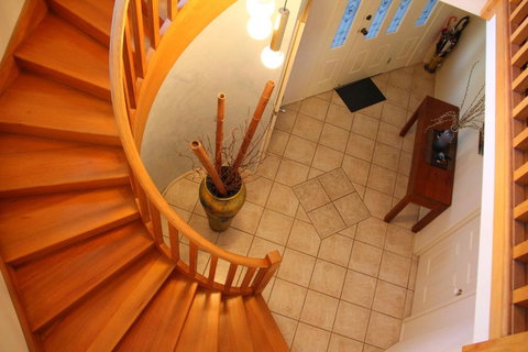 Cloud 9 Cliff Top Eagle Heights - Accommodation QLD 1