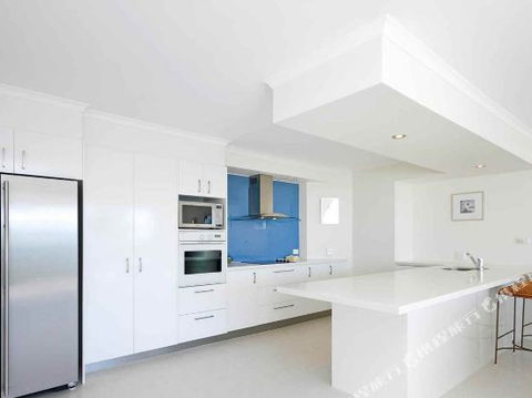 R & W Noosa Holidays 2 25 Allambi Rise - Accommodation QLD 2
