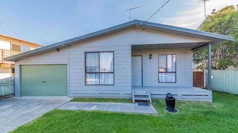 Family Home On 14 Lansell In Cowes - Accommodation QLD 0