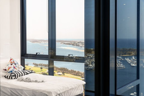 Southport Apartment - Accommodation QLD 3