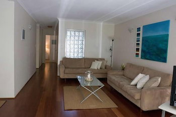 Wind 2 - Accommodation QLD 4