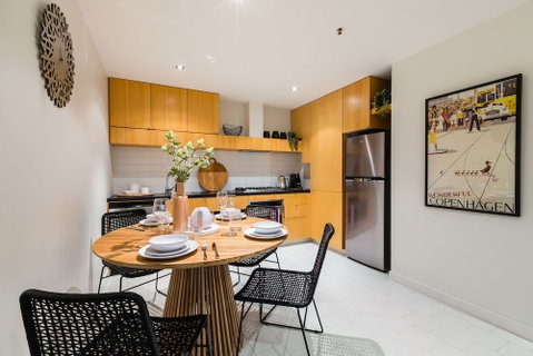 Auguste 2 BDR Melbourne Apartment - Accommodation QLD 4