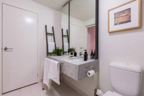Auguste 2 BDR Melbourne Apartment - Accommodation QLD 3