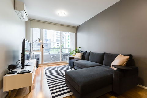 SANDRA, 1BDR Carlton Apartment - Accommodation QLD 5