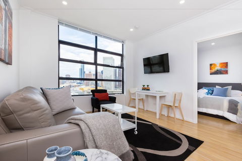 ROLAND, 1BDR Melbourne Apartment - Accommodation QLD 2