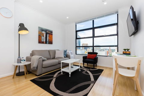 ROLAND, 1BDR Melbourne Apartment - Accommodation QLD 4