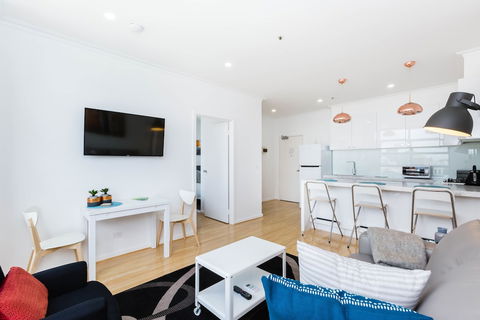 ROLAND, 1BDR Melbourne Apartment - Accommodation QLD 0