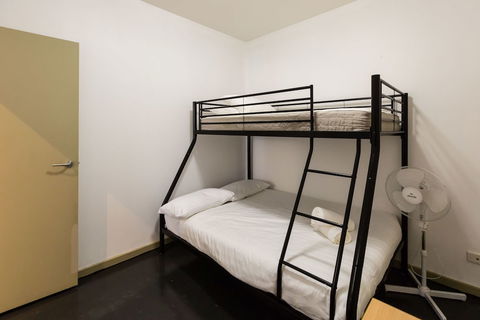 MEGAN, 2BDR Melbourne Apartment - Accommodation QLD 0