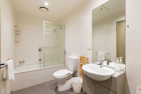 MEGAN, 2BDR Melbourne Apartment - Accommodation QLD 5