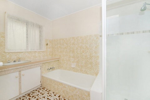 Large Family Waterfront Home With Room For A Boat Welsby Pde Bongaree - Accommodation QLD 5