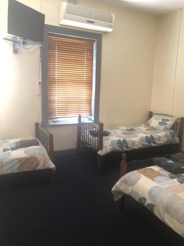 Cornucopia Hotel - Accommodation QLD 4