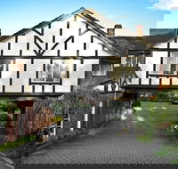 Elizabethan Lodge - Accommodation QLD