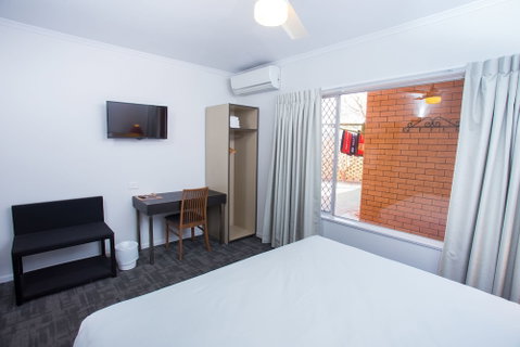 Wilsonton Hotel - Accommodation QLD 5